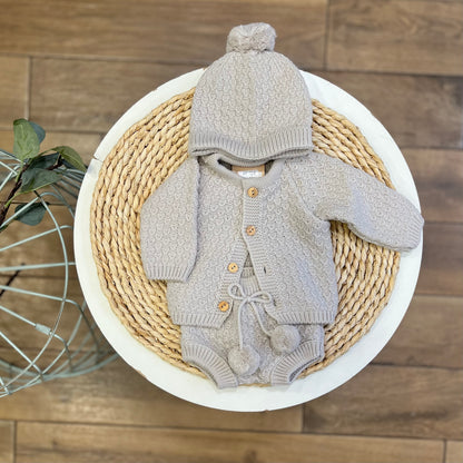 Completo invernale cardigan, culotte e cappellino Pietra