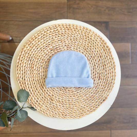 Cappellino in ciniglia celeste