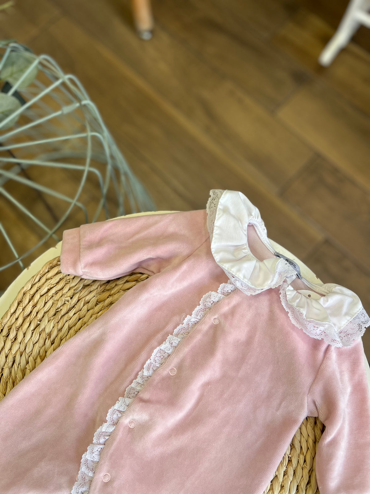 Tutina ciniglia con colletto pizzo Rosa