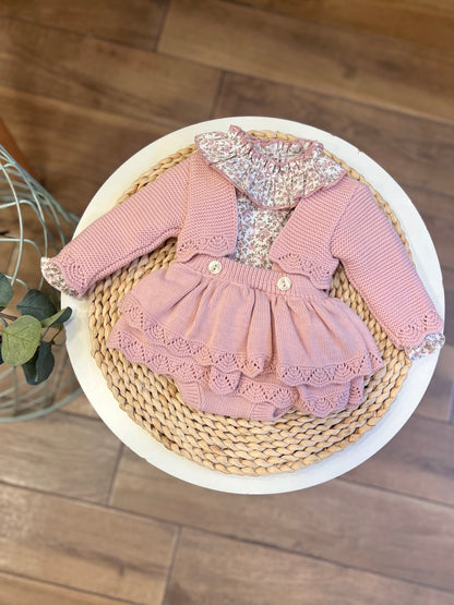 Completo camicina, cardigan e salopette Maquillage