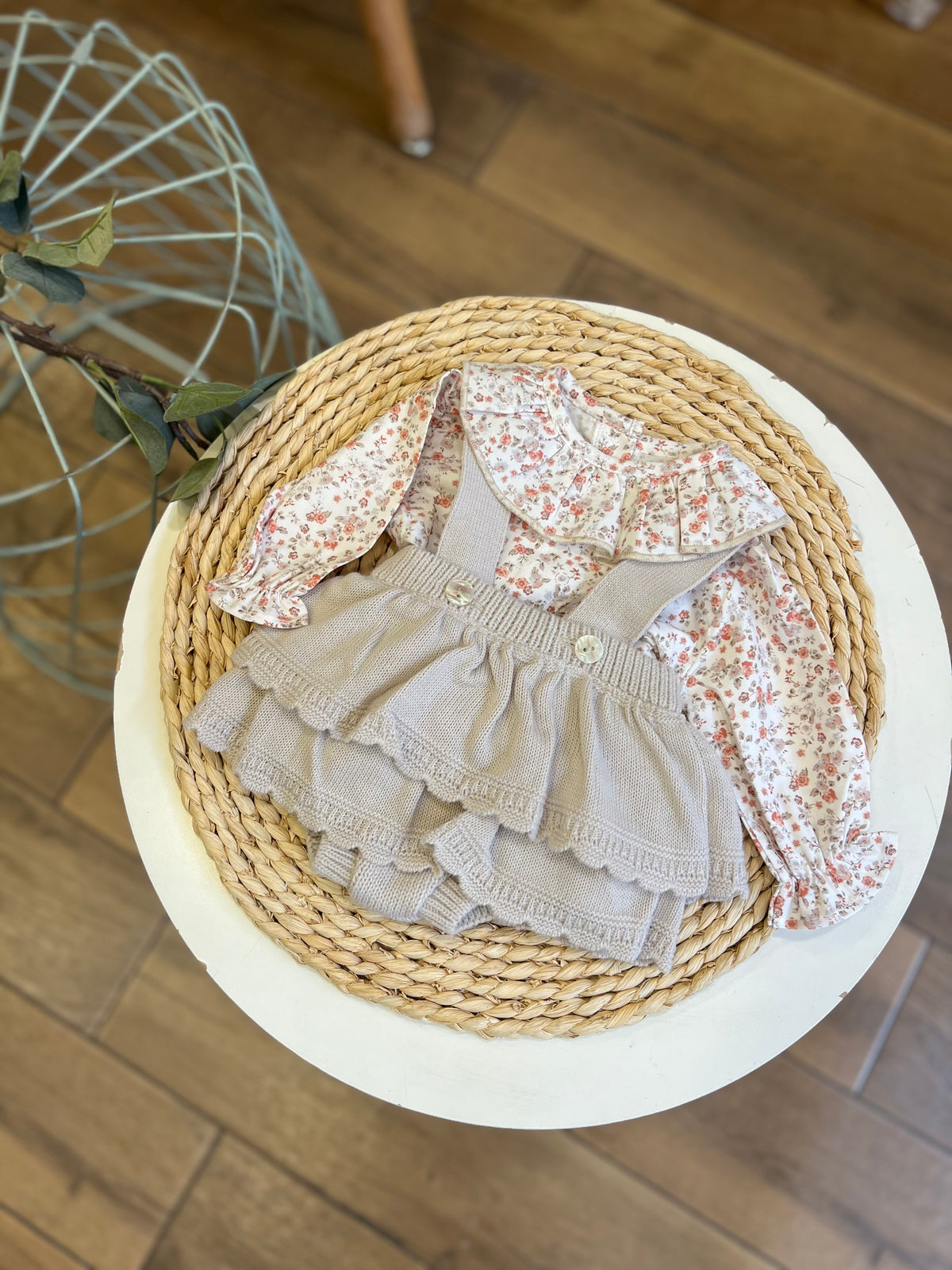Completo invernale cardigan, camicia e gonnellina Pietra