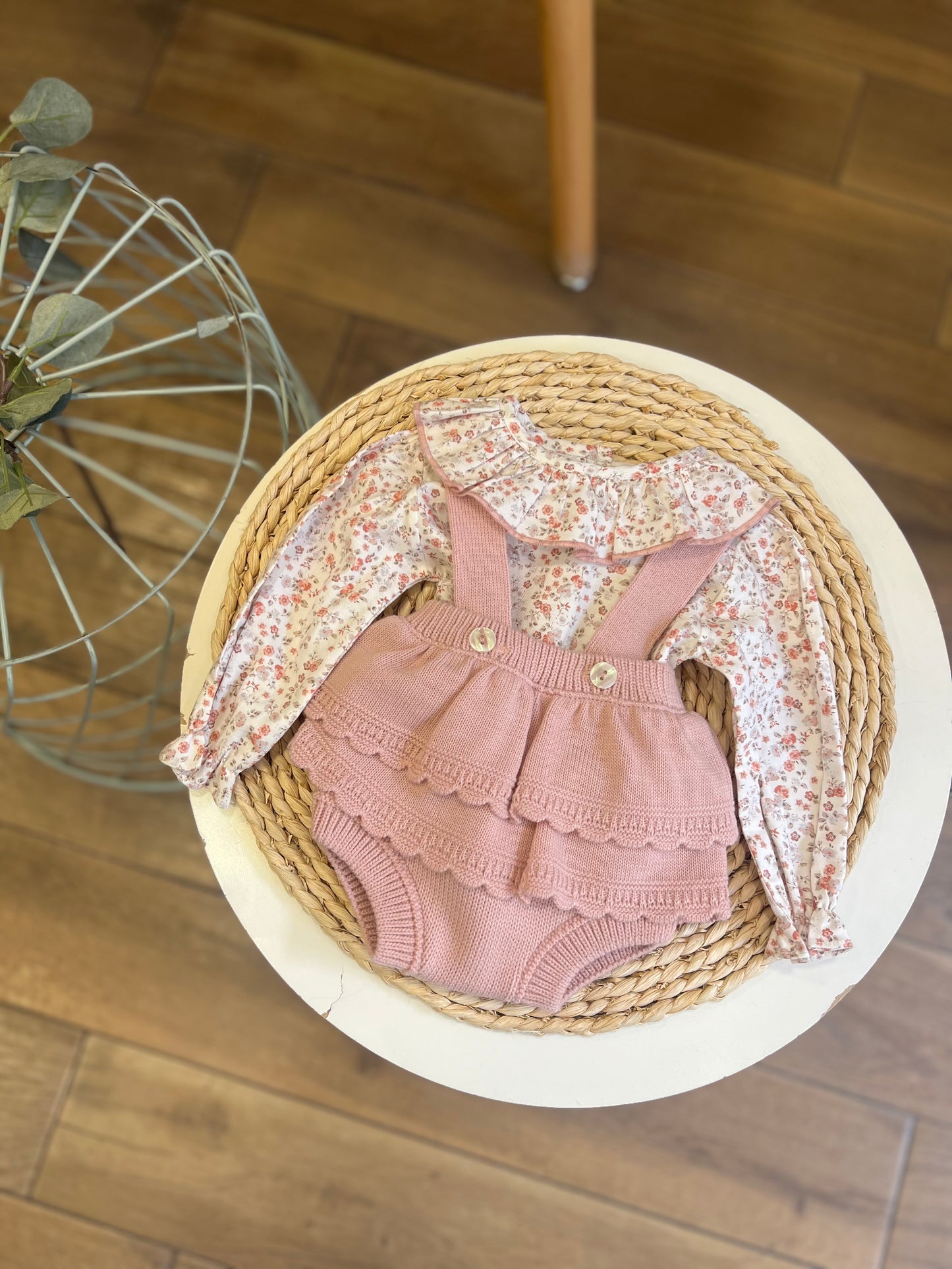 Completo invernale cardigan, camicia e gonnellina