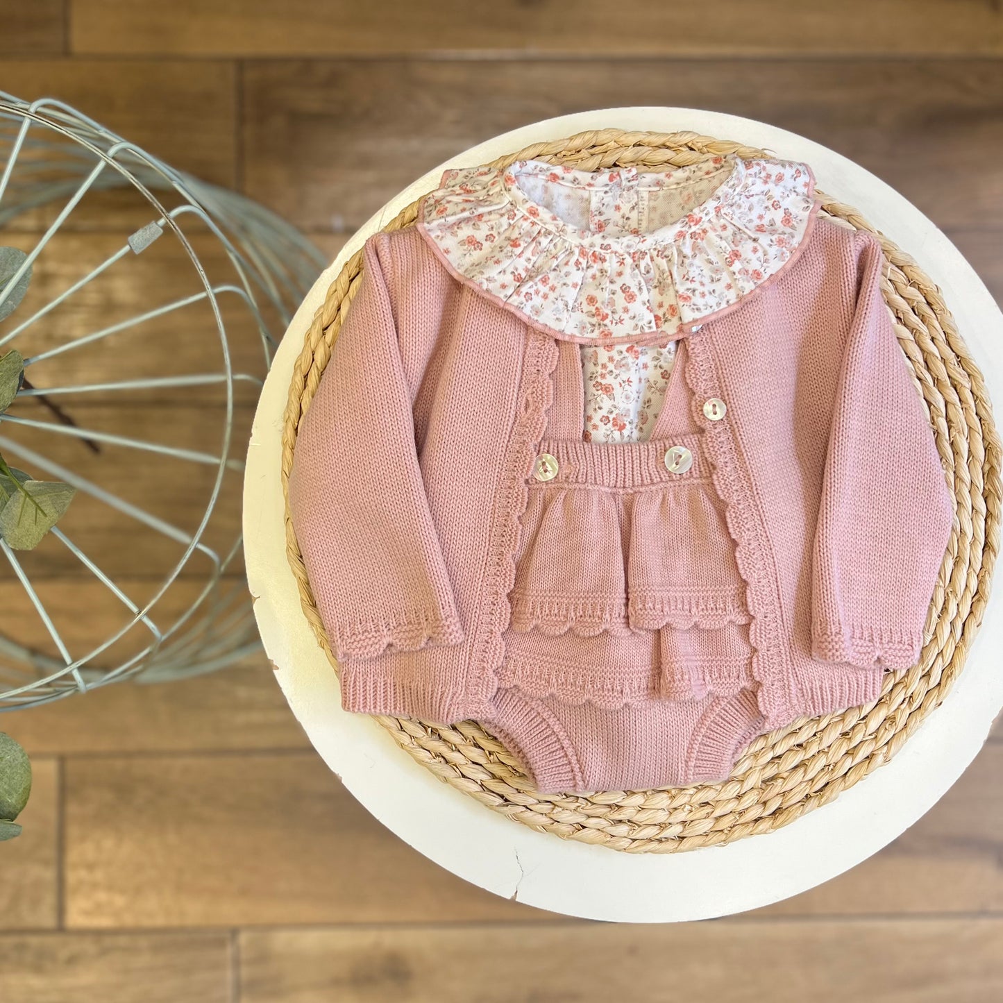 Completo invernale cardigan, camicia e gonnellina