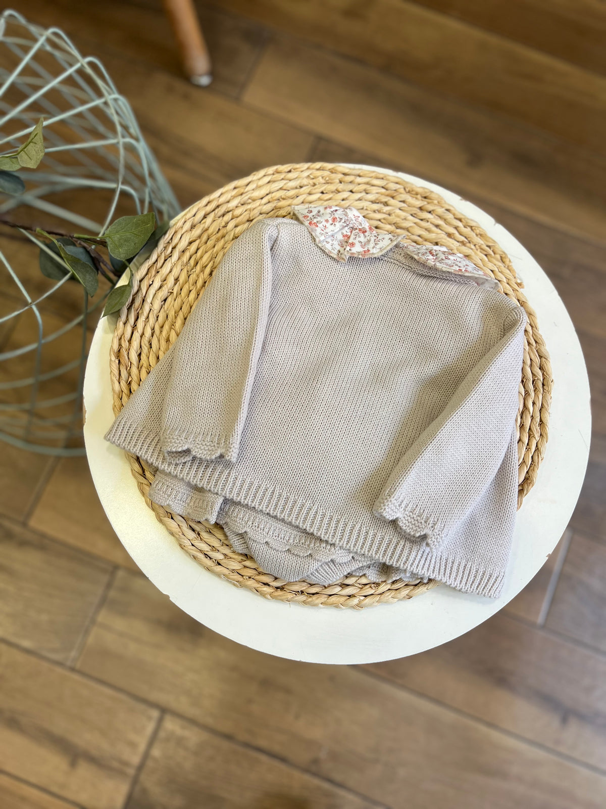 Completo invernale cardigan, camicia e gonnellina Pietra