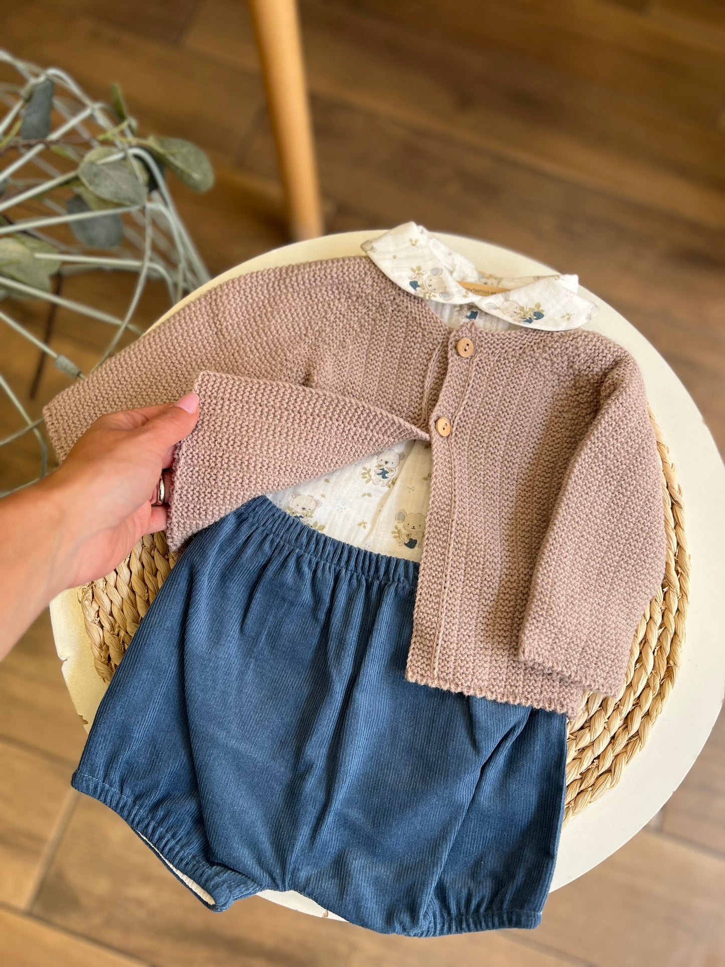 Completo invernale camicia, pantaloncino e cardigan