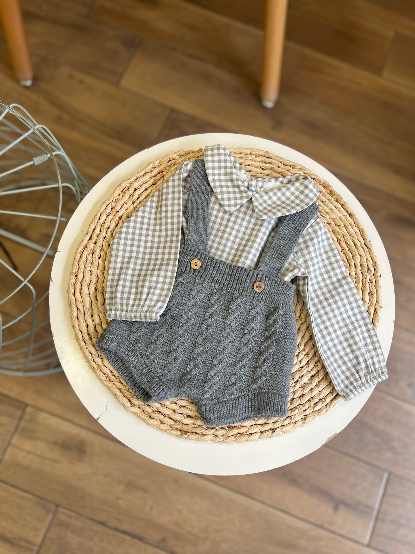 Completo invernale con camicia e salopette Gris
