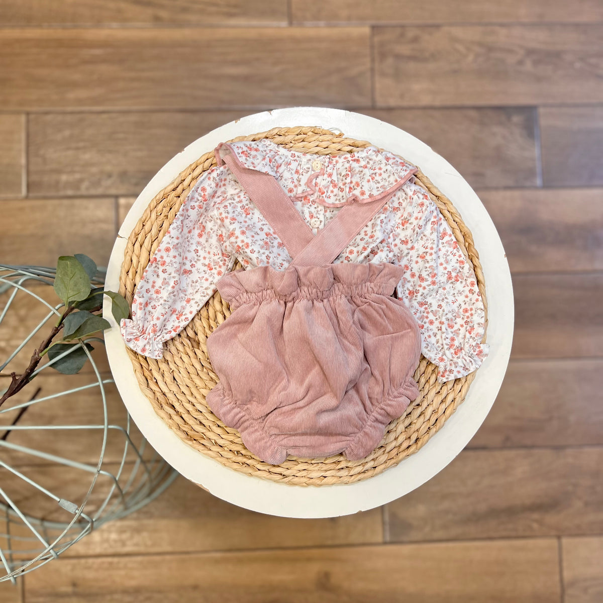 Completo salopette a costine e camicia