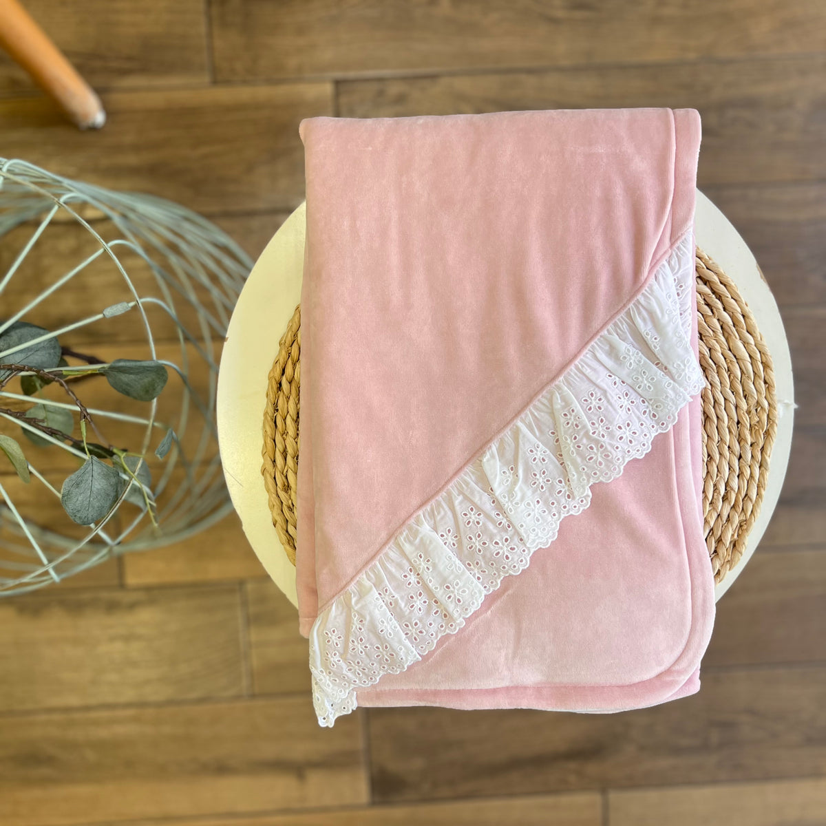 Coperta ciniglia Rosa con inserti sangallo