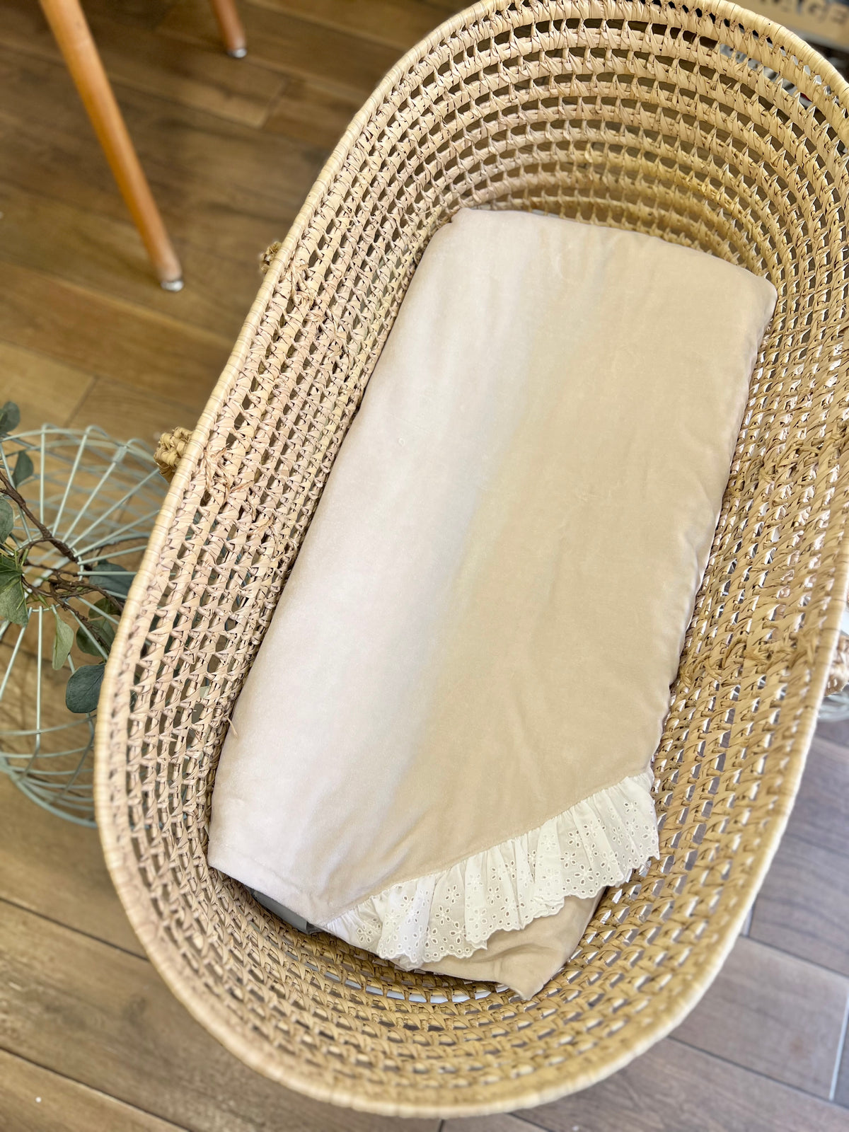 Coperta ciniglia Beige con inserti sangallo