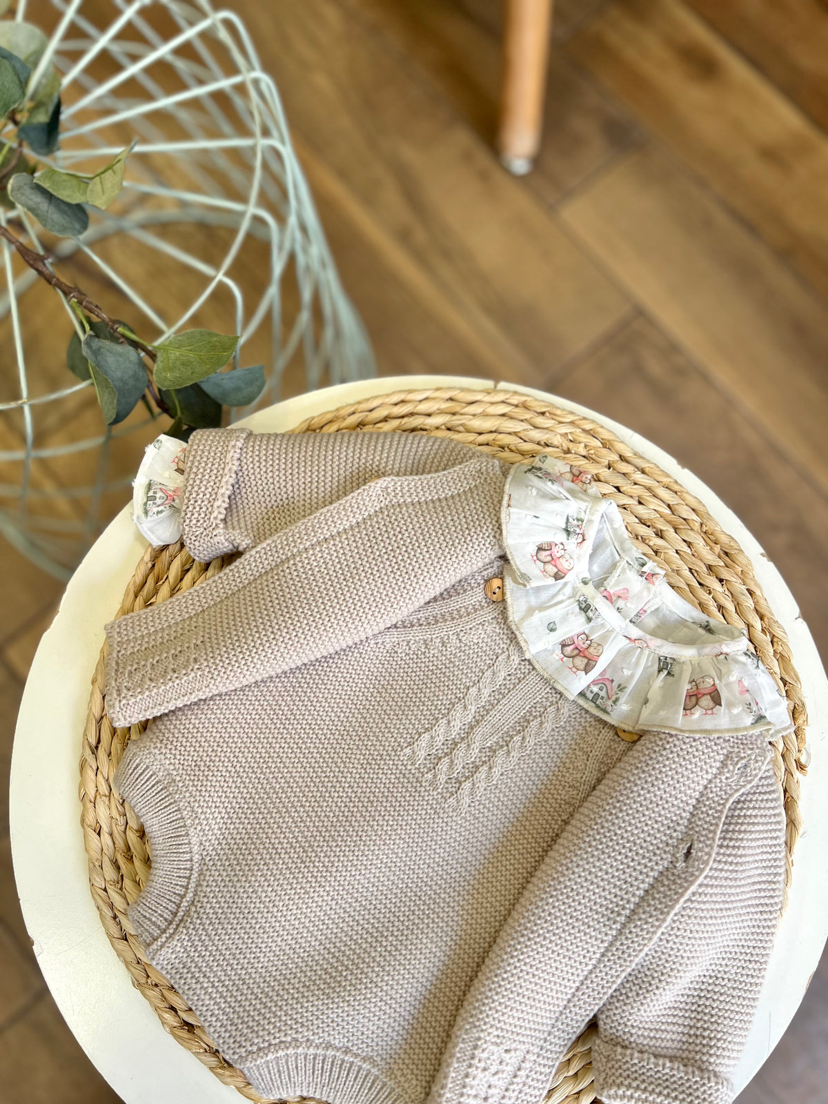 Completo cardigan, salopette e camicia Pietra