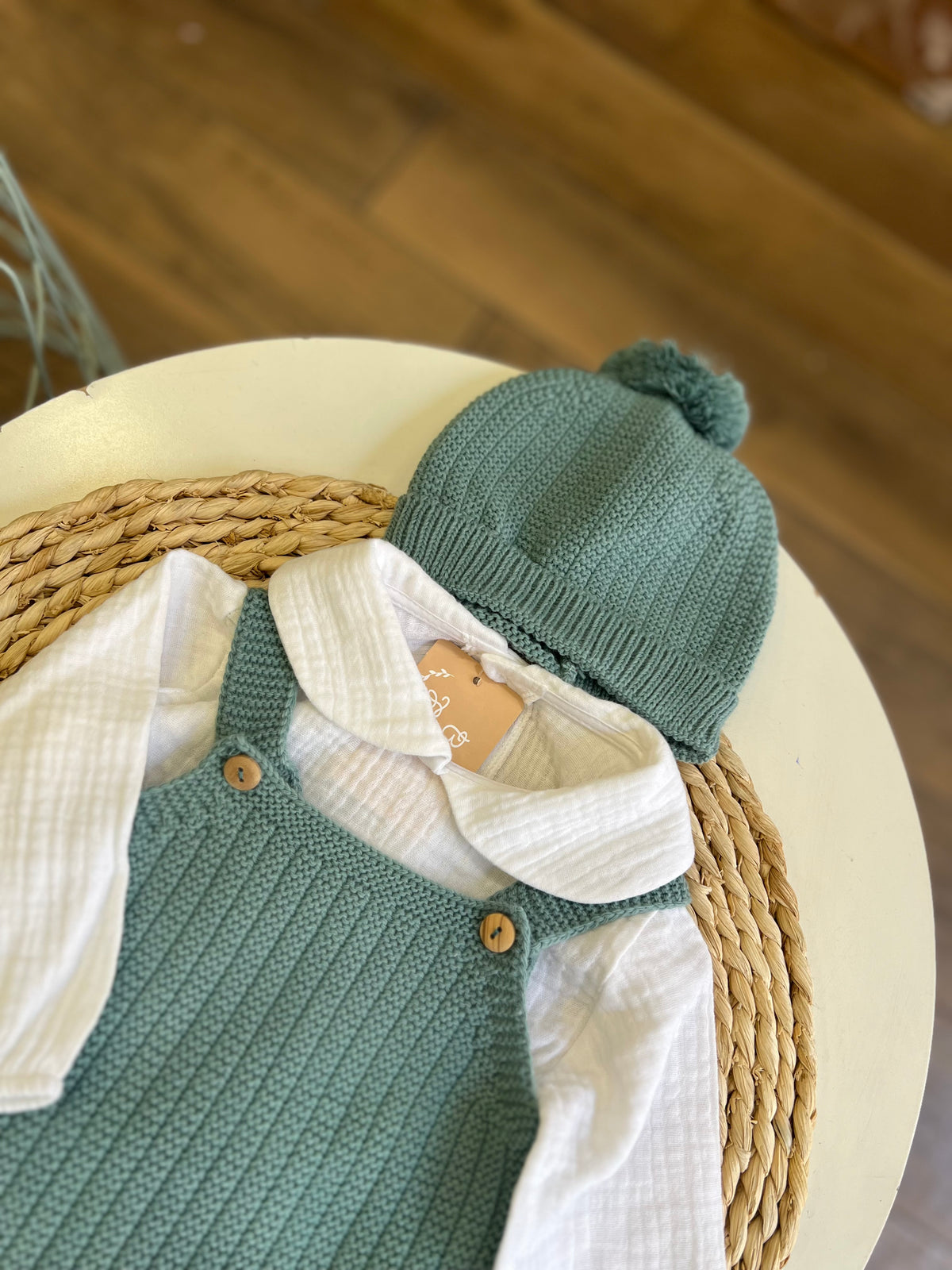 Completo invernale camicia, salopette e cappellino Verde