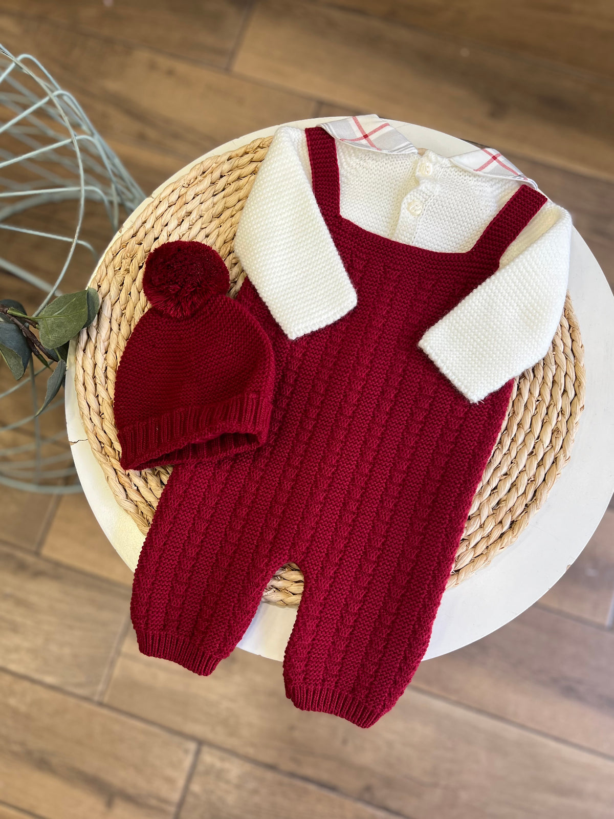 Completo invernale Borgogna maglioncino, salopette e cappellino